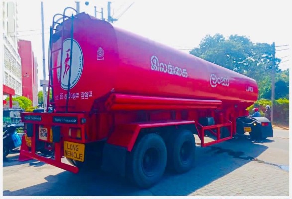 யாழில் தேவையான பெற்றோல் உள்ளது  மக்கள் பீதியடைய வேண்டாம்   அரச அதிபர் அறிவிப்பு 